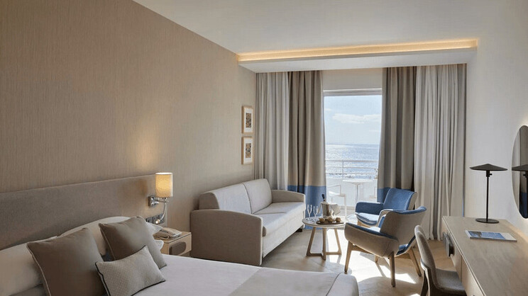 Premium Pool & Sea View